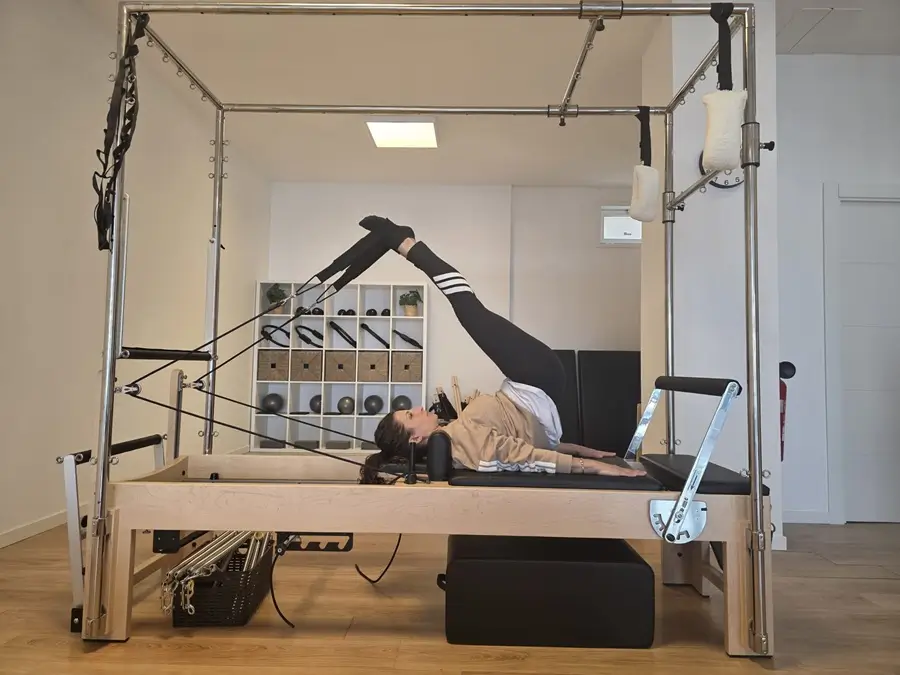 Vero haciendo pilates en Lessenzia Pilates en cambados pontevedra imagen 2