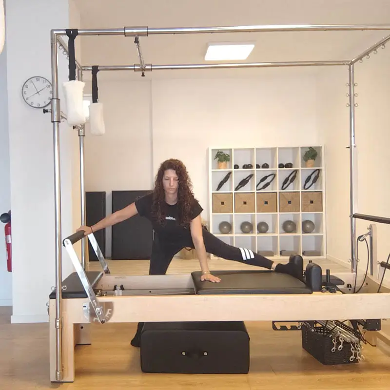 Vero haciendo pilates en Lessenzia Pilates en cambados pontevedra imagen 10