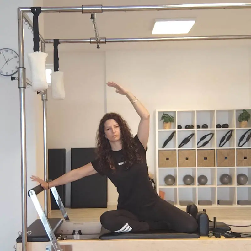 Vero haciendo pilates en Lessenzia Pilates en cambados pontevedra imagen 11