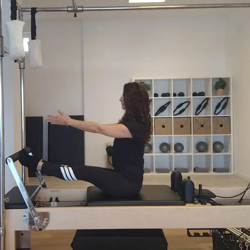Vero haciendo pilates en Lessenzia Pilates en cambados pontevedra imagen 12